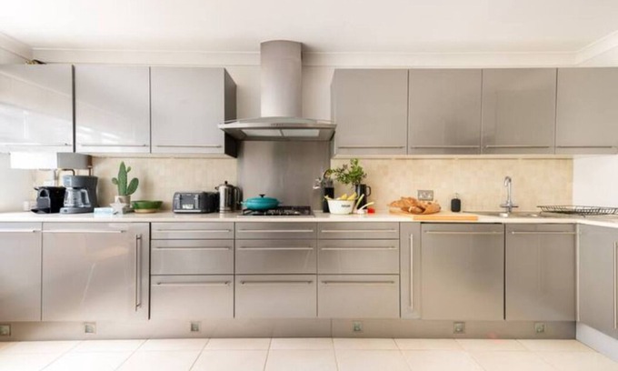 Fortis Green Casa | NEW!!! Stunning 5BR, 5 Beds Family Home Free Parking & portable air-condition