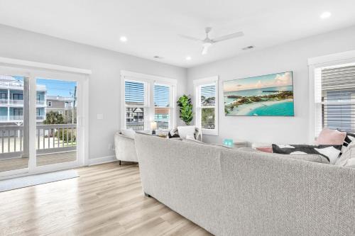 Wilmington Beach Casa | Luxury 5BR- Heated Pool FREE for Sept-Oct