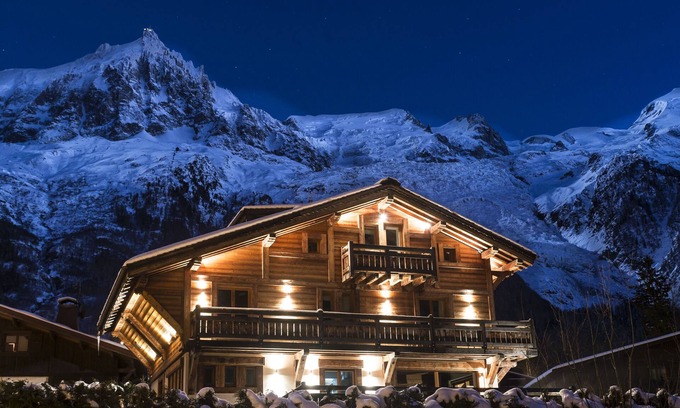 Chamonix-Mont-Blanc Chalet De Esquí | Luxury 6 bedroom chalet, spa, pool table, gym, walking distance to Chamonix