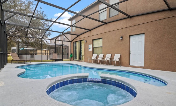 Loughman Complejo | Luxury 6-Bed Family Villa: Pool, Spa & BBQ Retreat