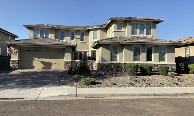 Palm Valley Casa | Luxury 6 Bedroom - heated pool & spa- close to stadium, golf, & more!