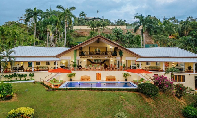 Manuel Antonio Villa | Luxury 6-bedroom villa in charming Manuel Antonio