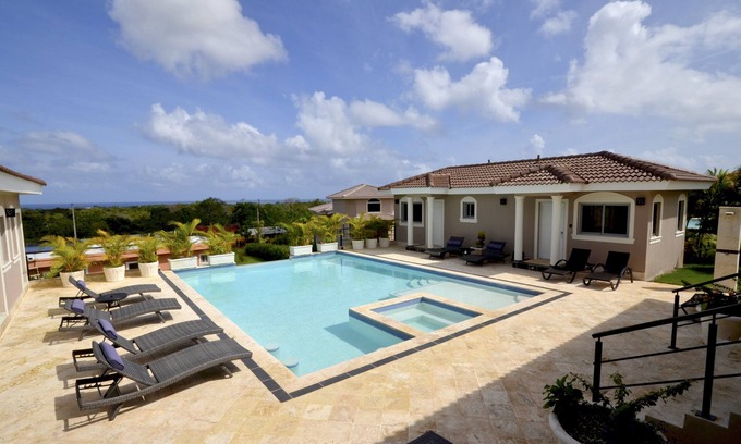 Sosua Villa | Villa 6BD de lujo con vista al mar, piscina y jacuzzi gigante