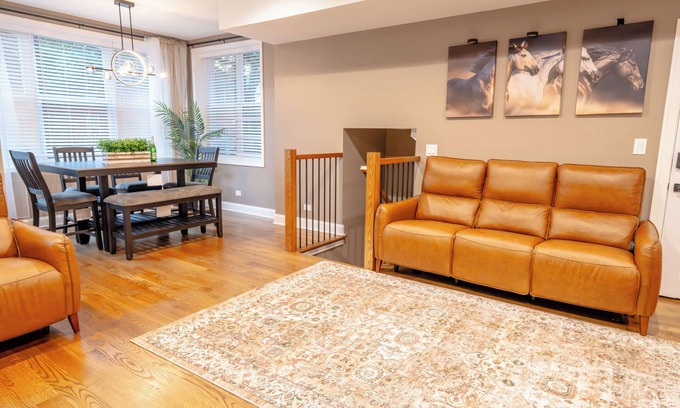 Rogers Park Condominio | Luxury 6Bedroom, 4.5 Bathroom Home Mins from Downtown and the Lake