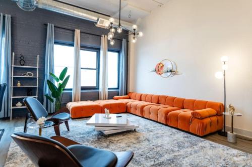 Near South Side Apartamento | Luxury 6BR Loft Suite Perfect for 12 Guests with Skyline Views, Optional Parking and Gym Access Near McCormick Place and Soldier Field