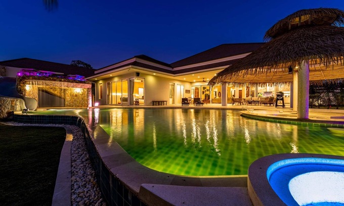 Hua Hin Villa | Luxury 7 Bedroom Pool Villa! (WL67)