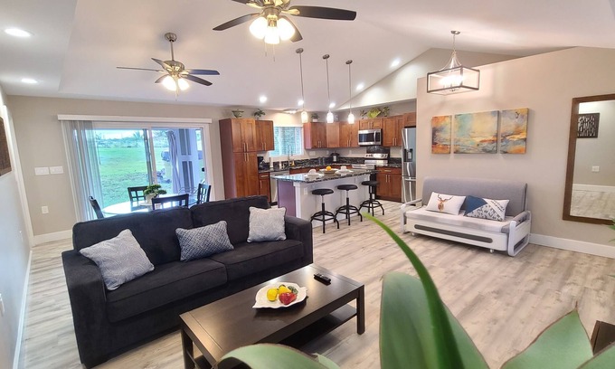 Keaau Casa | Luxury 800 ft" 1 bedroom Suite, Full Large Kitchen, King size bed, Free Laundry
