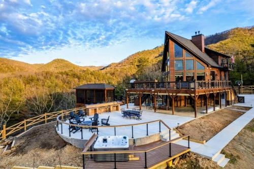 Milam Casa | Luxury A Frame 5BR Hot Tub & Mountain Views