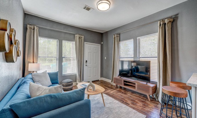 Northside Casa | Luxury Accommodations in Central HTX at an Affordable Price