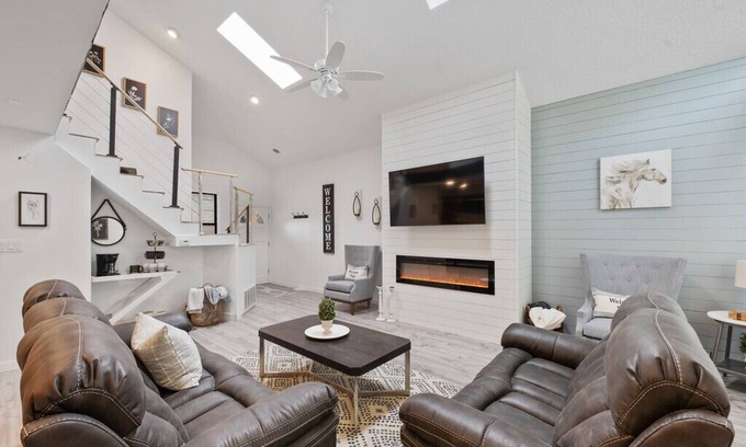 S Y Jackson Casa | Luxury Adobe Townhouse w/Complimentary Breakfast