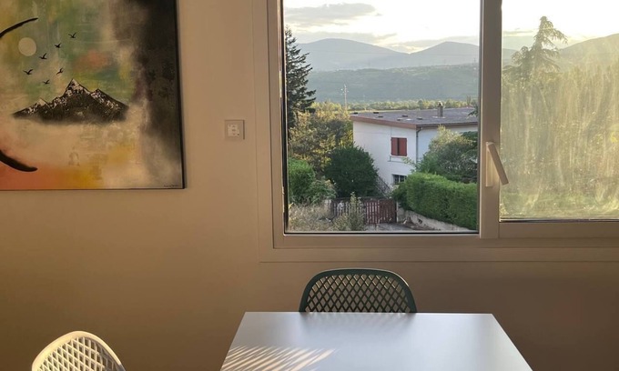 Saint-Clair-du-Rhone Apartamento | Complete accommodation at the foot of Pilat. New. 6 to 7 passengers. fully equipped.