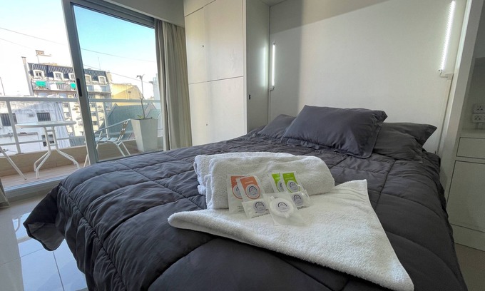 Buenos Aires Central Business District Apartamento | Lujo y Confort en San Telmo con Piscina y Balcon