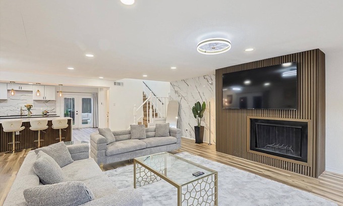 Northwest Dallas Casa | Luxury and Modern Home with Hot Tub