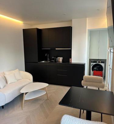 La Celle-sous-Gouzon Apartamento | Luxury Apartment Champ de Mars Eiffel Tower