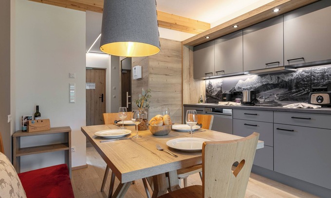 Haus im Ennstal Apartamento | Luxury apartment with south-west facing balcony