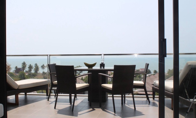 Chakphong Apartamento | Apartamento de lujo con vistas al mar y una gran terraza