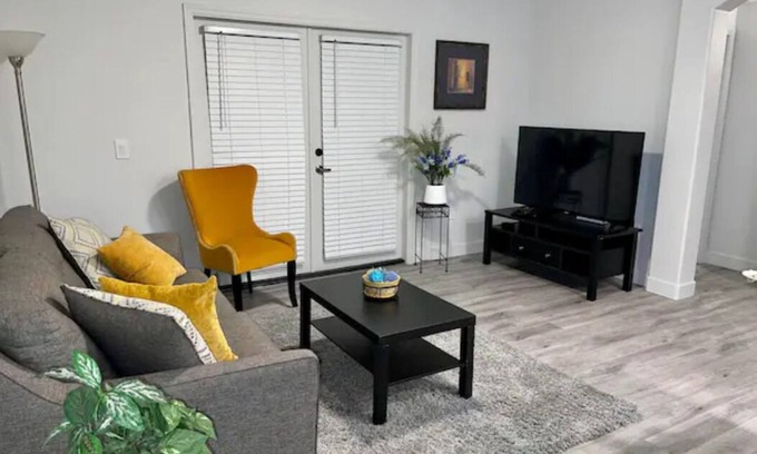 Glendale Sports and Entertainment District Apartamento | Luxury Apartment! 1 mile from Westgate