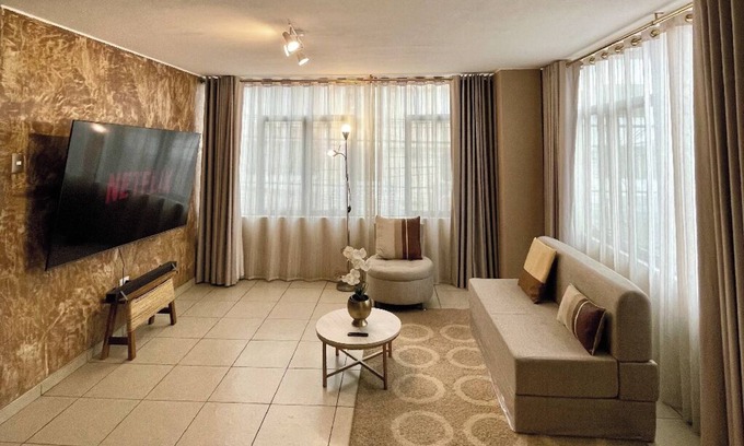Ate Apartamento | Luxury Apartment: 3BR2BA6G Work, Studio & Family - Live Like a Local Peruvian
