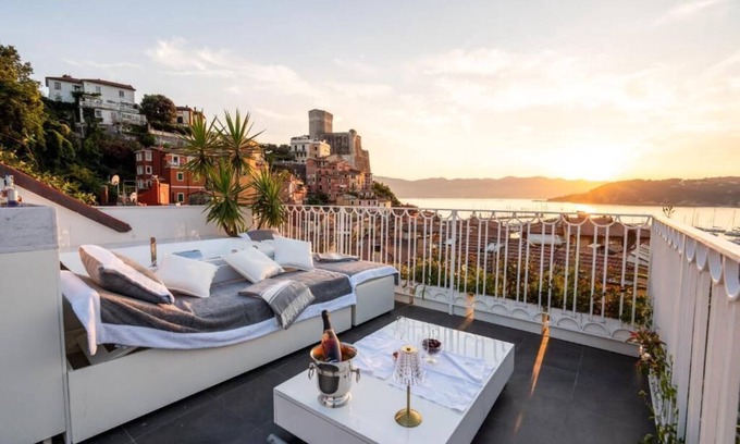 Lerici Apartamento | Luxury apartment a stone's throw from the sea with terrace with Jacuzzi.