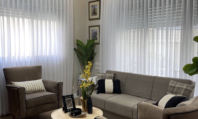 Tel Aviv Apartamento | luxury apartment & backyard 700 sq ft private backyard with a seating eating.