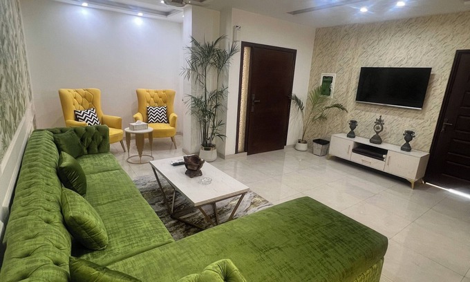 Lahore Apartamento | Luxury Apartment,Central Lahore,Free Parking, free wifi, near all Attractions.
