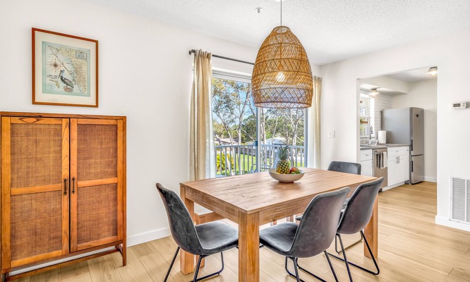 Sarasota Apartamento | Luxury Apartment Close to Beach with Heated Pool