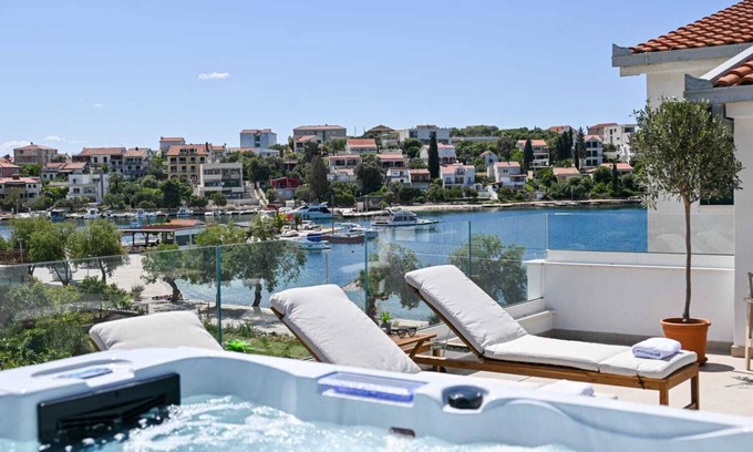 Seget Vranjica Apartamento | APARTAMENTO DE LUJO **** 2 DORMITORIOS, 2 BAÑOS, 2 TERRAZAS, BARCO BERTH