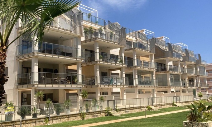 Orihuela Costa Apartamento | Apartamento de nueva construcción en Orihuela Costa / Villamartin, dominio con 3 piscinas.