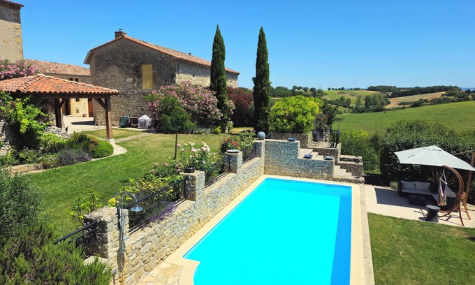 Mouzens Casa | Luxury apartment in a renovated Chateau with a view of the Pyrenees.