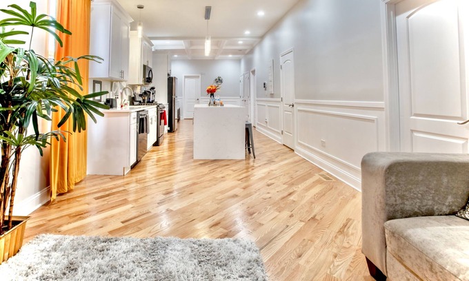 Grand Boulevard Apartamento | Luxury Apartment in Bronzeville, Just Minutes from Downtown - RSV Now!