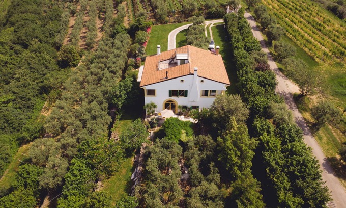Negrar Apartamento | Luxury apartment in historic villa, garden +6,000sqm, view, privacy