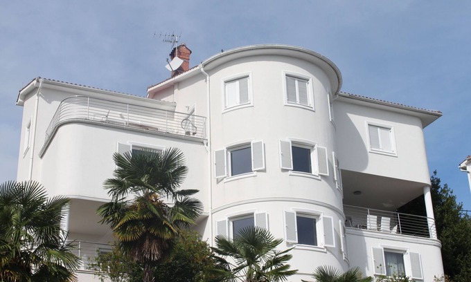 Icici Apartamento | Apartamento de lujo en Opatija para 8 personas con piscina y ropa de cama de seda