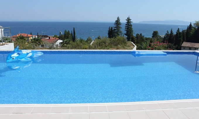 Icici Apartamento | Apartamento de lujo en Opatija para 8 personas con piscina y ropa de cama de seda