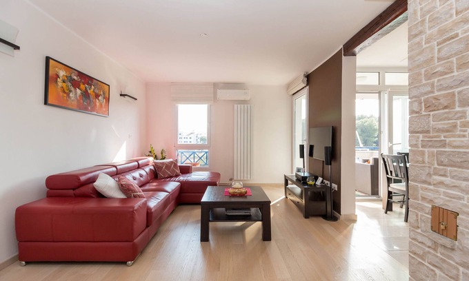 Veruda Apartamento | ¡El apartamento de lujo está perfectamente ubicado para familias y jóvenes cerca de las playas!