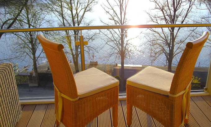 Woltersdorf Apartamento | Luxury apartment Mondschein 180sqm on the Berlin lake - sauna - 4 bathrooms - canoes free