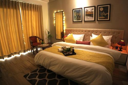 Greater Noida Apartamento | Luxury Apartment Near Pari Chowk