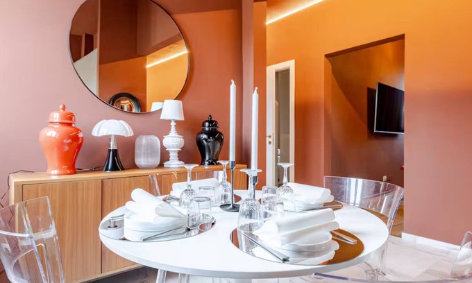 Santa Maria Novella Apartamento | Luxury Apartment Nestled in Florence's center with a view on the reviver side.