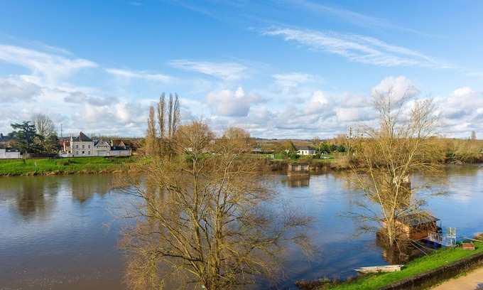 Amboise Apartamento | Luxury apartment overlooking the River Loire, close to Château and restaurants.