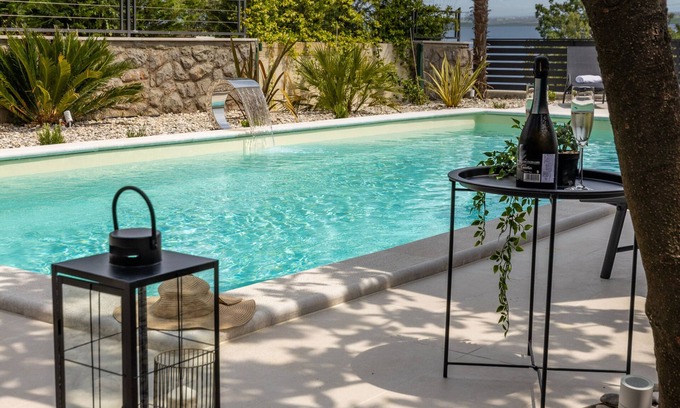 Icici Apartamento | Luxury Apartment Rebecca with heated swimming pool