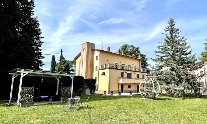 Ponte Valleceppi Apartamento | Luxury Apartment, strategic location, about 5 minutes from the historic center.