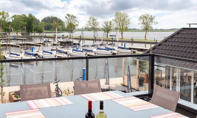 Offingawier Apartamento | Apartamento de lujo con terraza y todas las instalaciones del puerto de Sneek