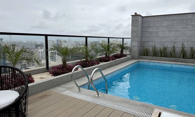 Santa Beatriz Apartamento | Apartamento de Lujo con piscina panorámica frente a Parque de Las Aguas de Lima.