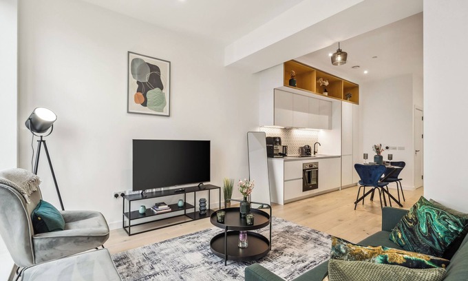 London Borough of Hounslow Apartamento | Luxury Apartment with Gym, Cinema, Game Room, Park, near Station