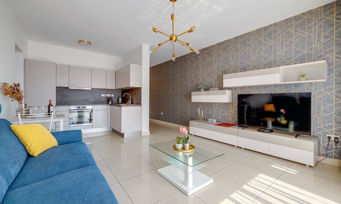 Gzira Apartamento | Luxury Apartment with Balcony, Central Area