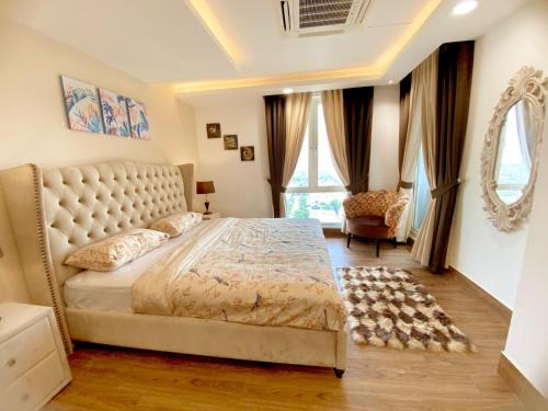 Lahore Apartamento | Luxury Apartment with Balcony in Gold Crest, DHA - Skyview Suite