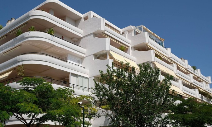 Guadalmina Apartamento | Luxury apartment with terrace, garage and pool.