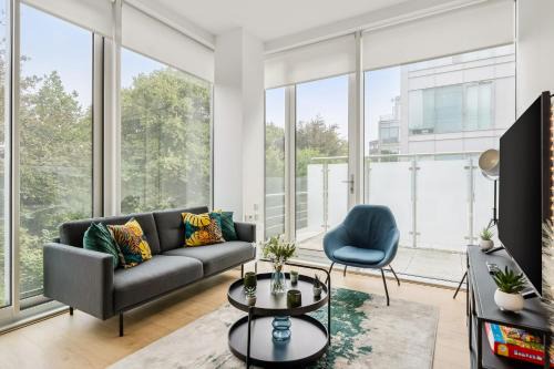 London Borough of Hounslow Apartamento | Luxury Apartment with Parking, Cinema & Game Room and Gym