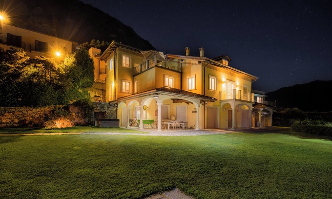 Laglio Apartamento | Luxury Apartment with shared pool