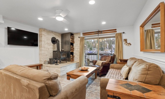Kirkwood Condominio | Luxury at Altitude – Base Camp 2 Bedroom by RedAwning