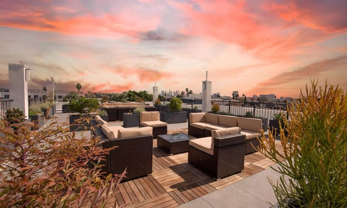 Carthay Circle Apartamento | Luxury at its Finest in Larchmont W. Roof Deck